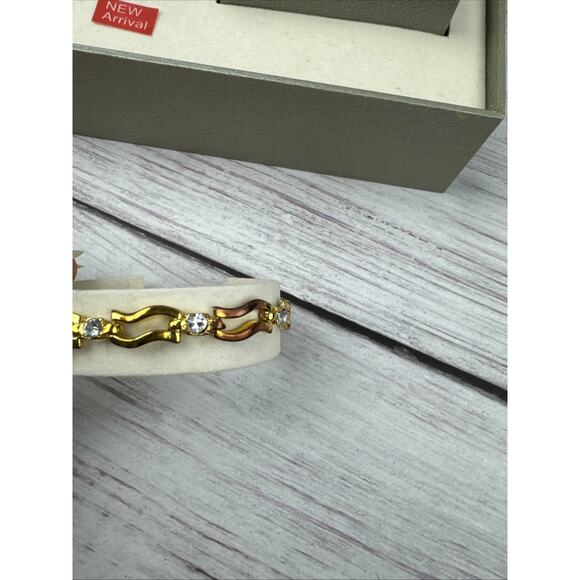 Cote d' Azur Women's 4-piece Gift Set Watch Bracelet Earrings Necklace Gold Tone - Picture 11 of 16